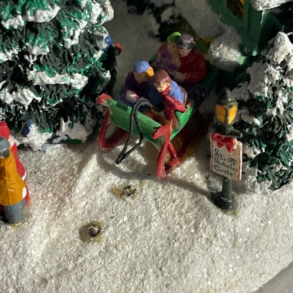 Vintage Thomas Kinkade St. Nicholas Circle -Christmas Village - Picture 5 of 11
